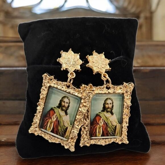 Jesus Christ Portrait Painting Gold Frame Earrings Unique Nostalgic Jewelry NEW - Picture 7 of 7